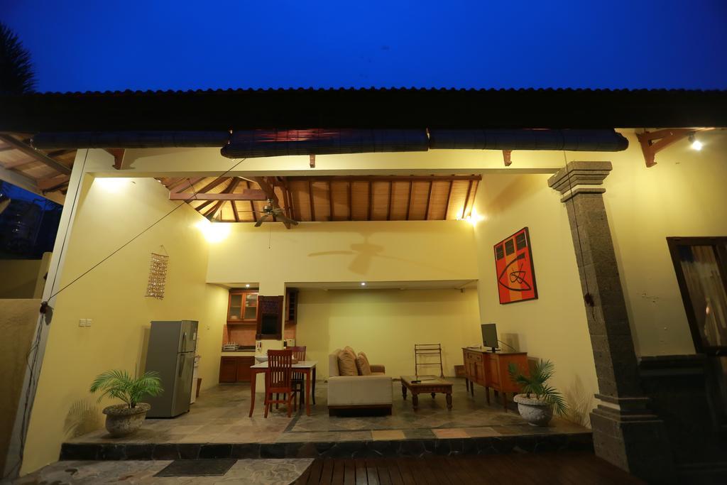 Putri Bali Villa Seminyak  Exterior photo
