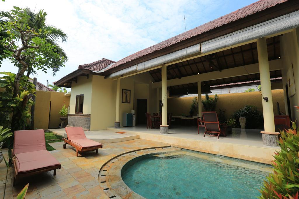 Putri Bali Villa Seminyak  Exterior photo