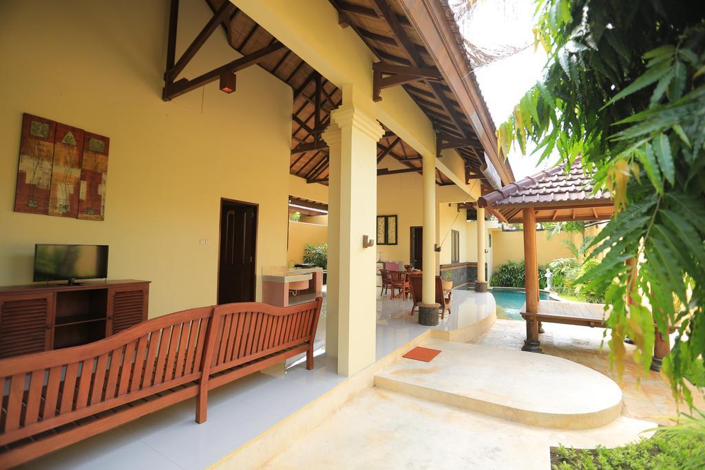 Putri Bali Villa Seminyak  Exterior photo