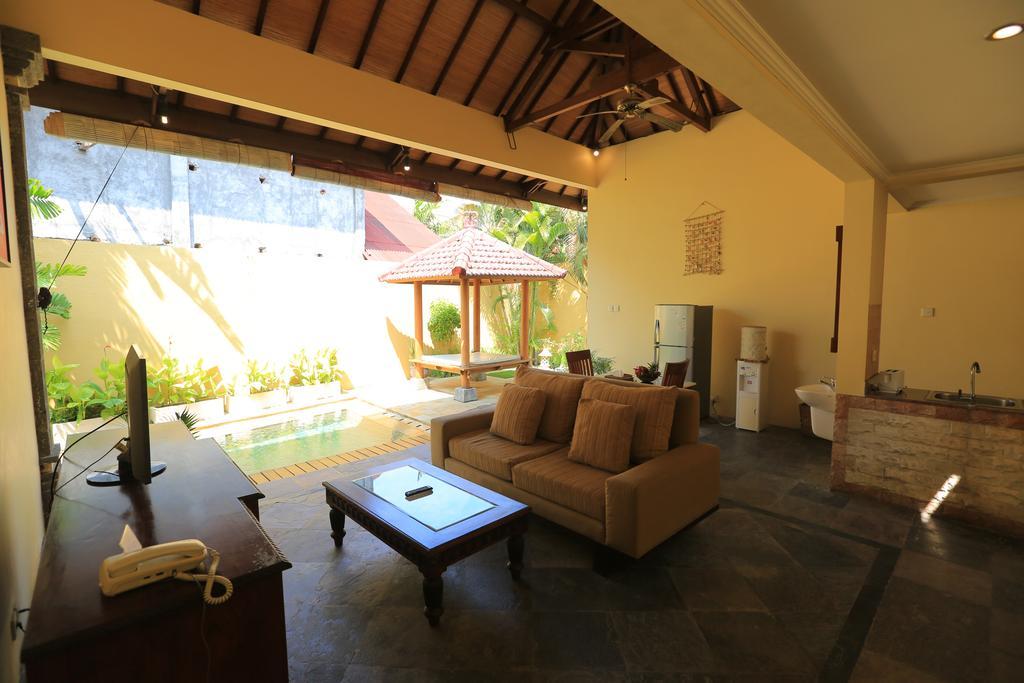 Putri Bali Villa Seminyak  Exterior photo